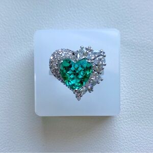 Elegant Silver and Green Heart Ring